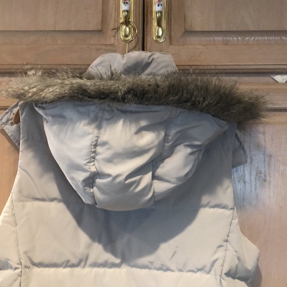 New Talbots puffer vest with hood. Womens size L - Picture 4 of 5